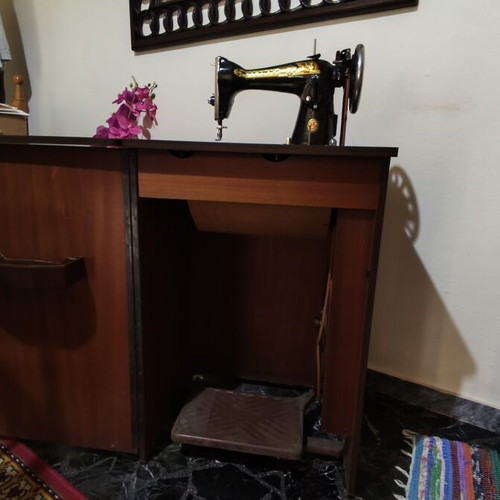 Singer sewing machine used, fully functional
