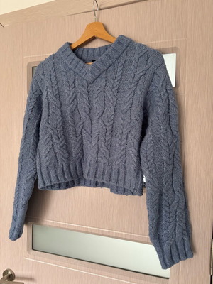 H&M crop sweater size M like new, blue