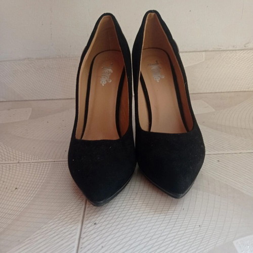Verde suede heels size 38 like new, black and red sole