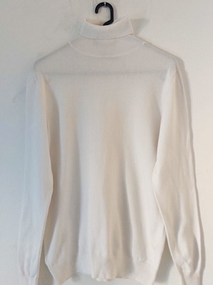 Terranova White Turtleneck Sweater like new, slim fit, size M