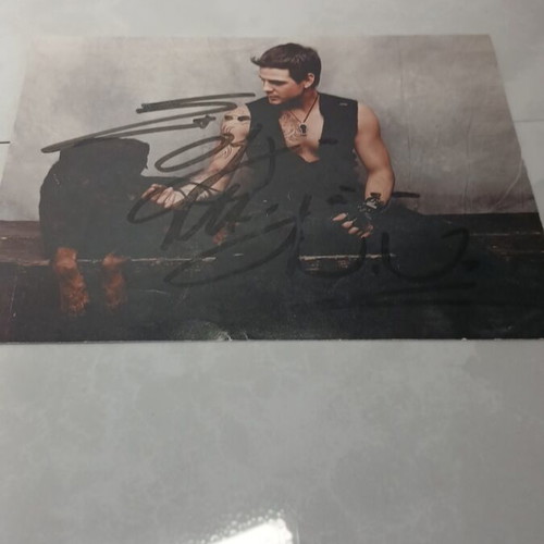 Autograph used with singer Nino