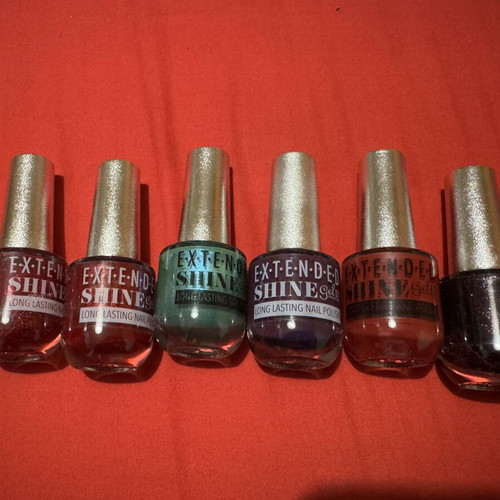 Nail polish set new, 6 pieces in various colors
