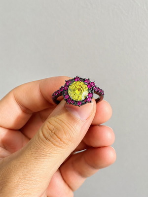 Vintage style ring with yellow stone and pink zircon, new