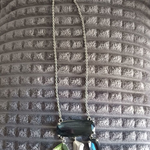 Benetton necklace like new, green