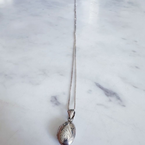 Vintage silver necklace with 925 silver photo locket, like new