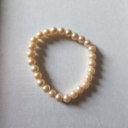 Pearl bracelet like new, beige