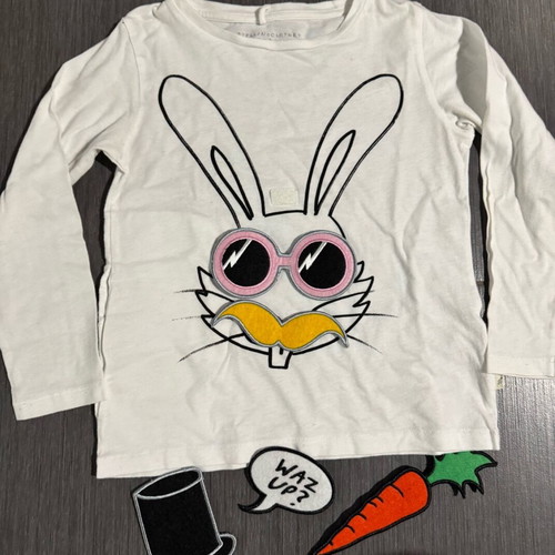 Stella McCartney T-shirt used with 5 patches for ages 4-5
