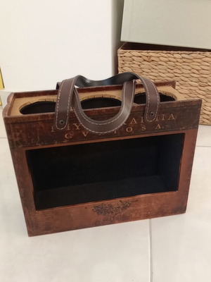 Wooden drinks holder for three bottles like new with book design