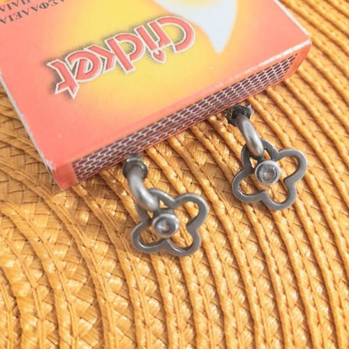 Silver 925 earrings with zircons like new
