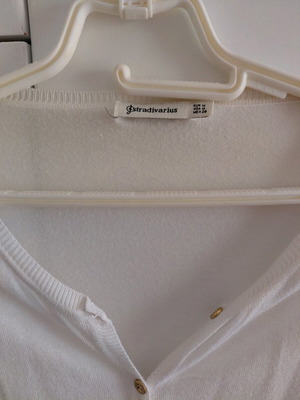 Stradivarius knitted cardigan like new, white with gold buttons