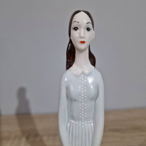 Vintage Stipo Dorohoi 1970 Porcelain Lady Figurine with Violin like new