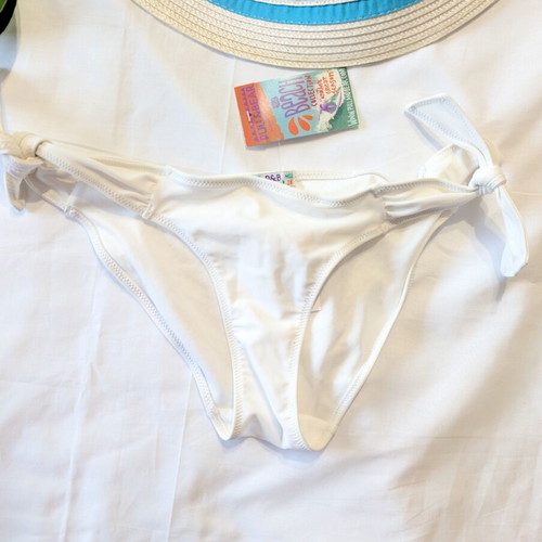Pull & Bear bikini bottoms set size M new with tags, white and fuchsia