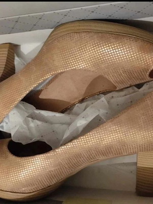 Marco Tozzi peep toe shoes like new, size 41, beige gold