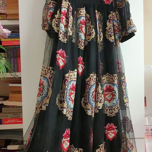 Long embroidered dress new, size M, multicolored