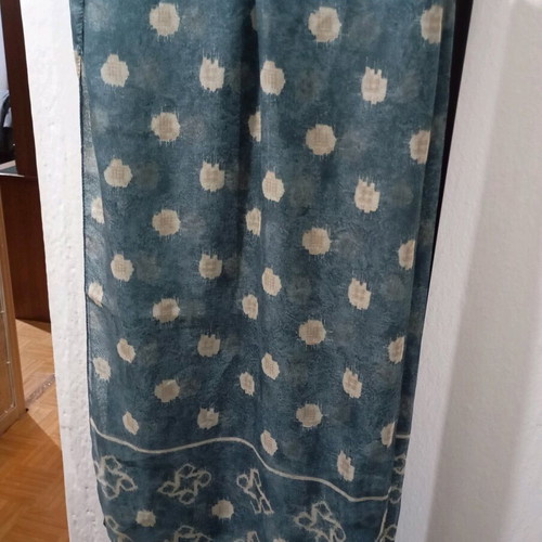 Benetton women's scarf like new, blue