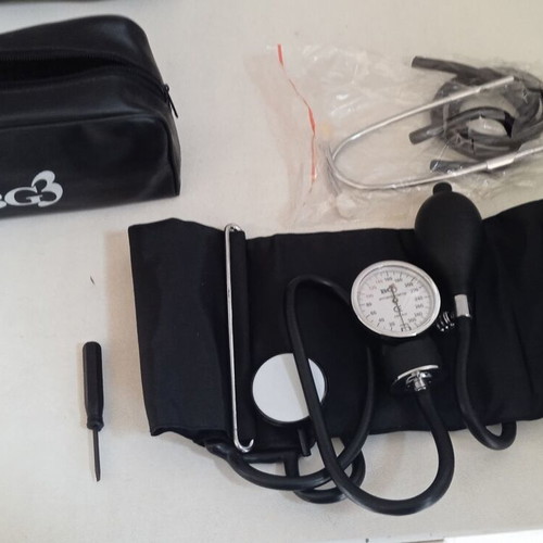 Analog Blood Pressure Monitors with Stethoscope like new, set of two