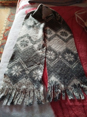 Scarf like new, gray