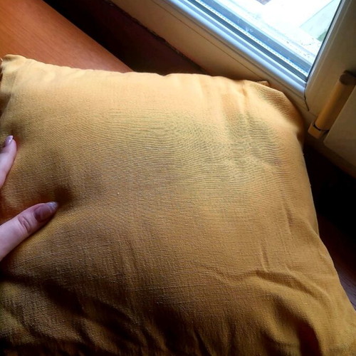 Set of 3 small decorative pillows like new, yellow and red