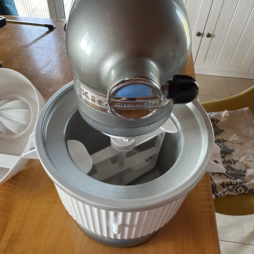 KitchenAid Artisan stand mixer like new with accessories