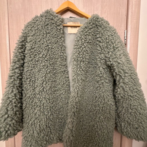 Sheepskin coat mint color size Large like new Pull & Bear
