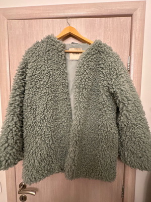 Sheepskin coat mint color size Large like new Pull & Bear