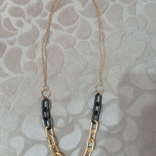 Long necklace black and gold