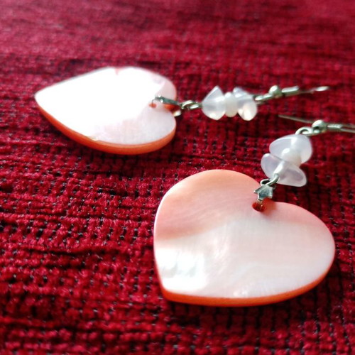 Quartz and pink mother of pearl earrings used, heart-shaped