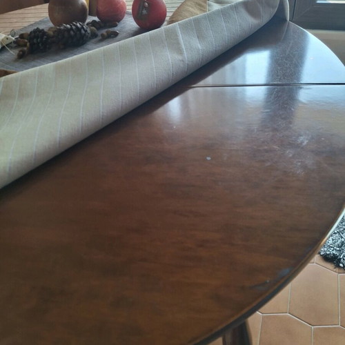 Living room table like new, solid wood