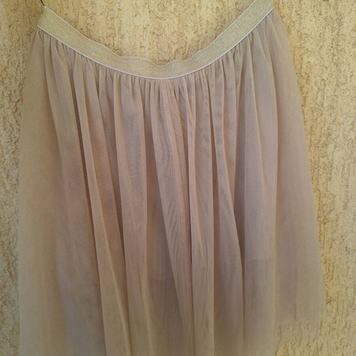 H&M tulle skirt in soft beige color, like new, size large