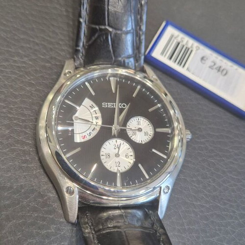 Seiko men's wristwatch new with leather strap and battery