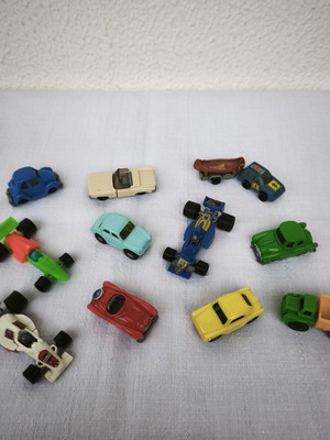 Παιχνιδάκια αυτοκινητάκια Kinder Έκπληξη vintage σετ 11 σαν καινούργια 1990-2000