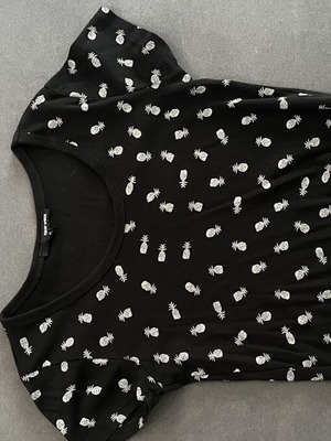 Crop top with pineapple print like new, black, size M