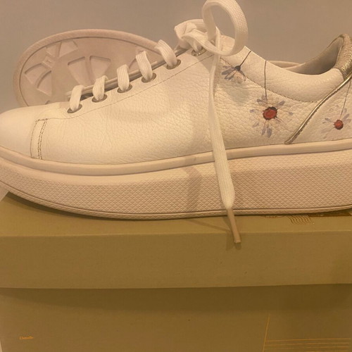Ted Baker sneakers new, white with gold details