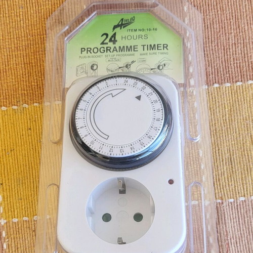 Socket with timer new