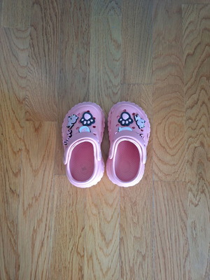 Girls' pink clogs size 24 like new