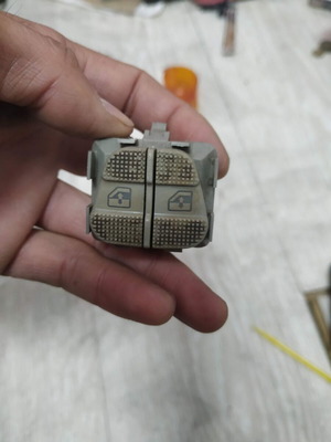 Button for electric windows VW Golf 3 used, 1H0959855