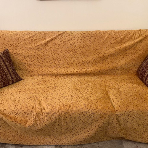 Sofa three-seater used, classic style with throw included
