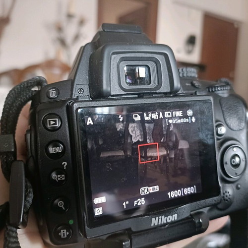 Nikon D-5000 DSLR σαν καινούργιο με μπαταρία και τσάντα μεταφοράς