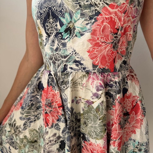 Floral dress like new, unworn, size M