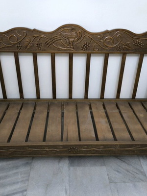 Skyrian sofa like new with cushions