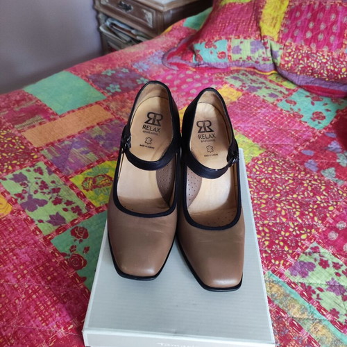 Tamaris leather shoes pumps like new, size 37, black-brown