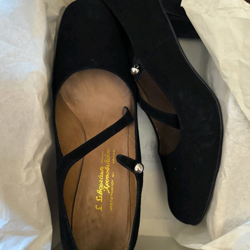 Women's black pumps size 38 like new