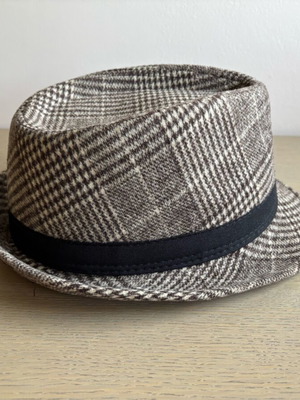 Fedora hat unisex, like new, brown and beige checkered