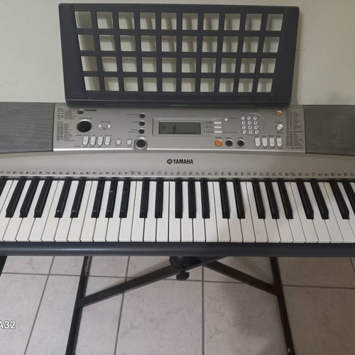 Yamaha harmonium used, functional with some repairs needed