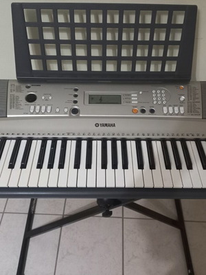 Yamaha harmonium used, functional with some repairs needed