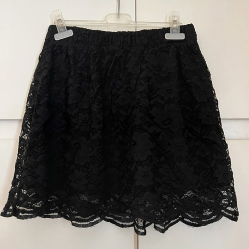 Black lace short elastic skirt like new