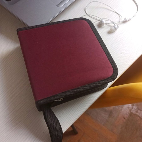 DVD/CD case with 40 slots in good condition from 2000s