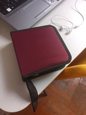 DVD/CD case with 40 slots in good condition from 2000s