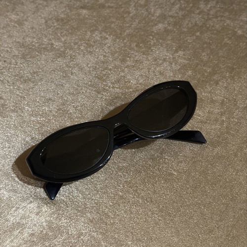 Prada sunglasses like new, black