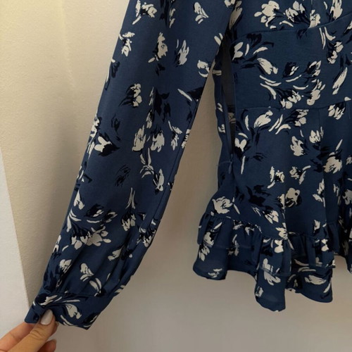 Boohoo women's blouse new, blue multicolor, size XS
